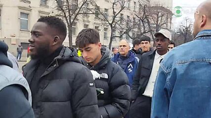 Футболистите на ПФК Левски подноса цветя и венци на паметника на патрона си и Апостол на свободата