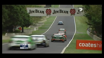 Bathurst 1000 2010 first lap and crash Live