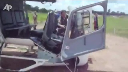 Хеликоптер се разпада при кацане