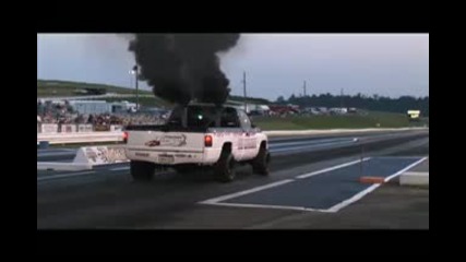 Fast diesel trucks drag racing Dodge Cummins 1.4 mile