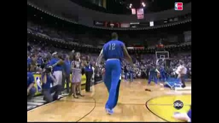 Dwight вкарва от центъра