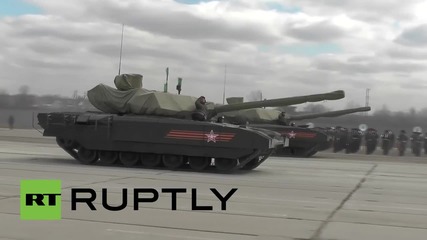 Русия: Вижте топ-секретните Amata T-14 танкове на парада по случай деня на победата в Москва