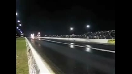 Училищен автобус на задни гуми
