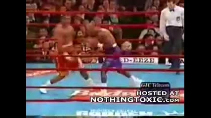 Referee Shows Off his Own Boxing Skills During a Fight