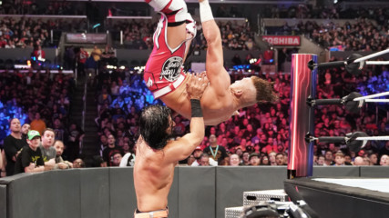 Buddy Murphy soars over the top rope in Cruiserweight Title clash: Survivor Series 2018 (WWE Network Exclusive)