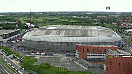 Русия и Словакия играят на покрит стадион