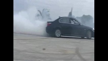 Ето какво може bmw 530 joseph handal making some donuts and burn out 