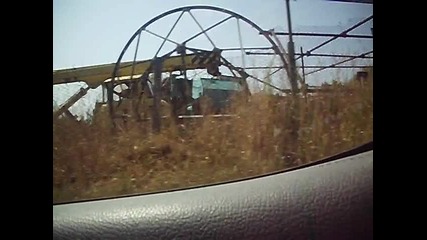 трактори и стар кран