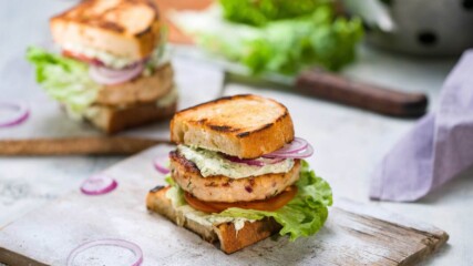 Сандвич с пуешки бургер | Бон Апети | 24Kitchen Bulgaria