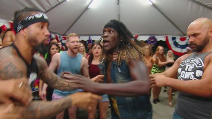R-Truth defends the 24/7 Title at The Usos’ BBQ: Raw, May 27, 2019