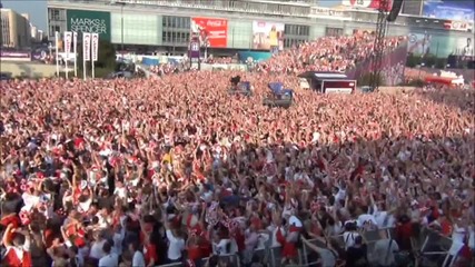 Страхотно видео! Вижте как 100 000 избухнаха при първия гол на Евро 2012!