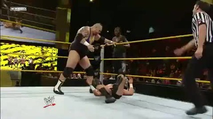Wwe Nxt Джони Къртис с - у Бродъс Клей 