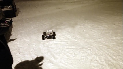 Нощно каране на Rc модел в снега 2
