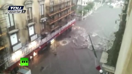 Проливни дъждове превърнаха в блато улиците в Италия и Гърция