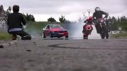 Moto and Motards-drift Moto vs. Auto