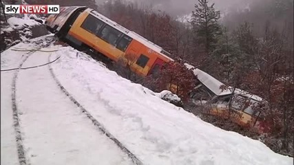 Влак с туристи дерайлира във френските Алпи