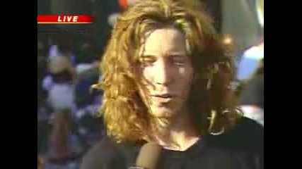 Shaun White Takes Dew Tour Trophy 