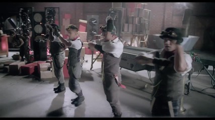 Justin Bieber - Santa Claus Is Coming To Town (официално видео)