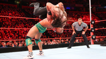 Jason Jordan vs. Elias - Guitar-on-a-Pole Match: Raw, Nov. 6, 2017