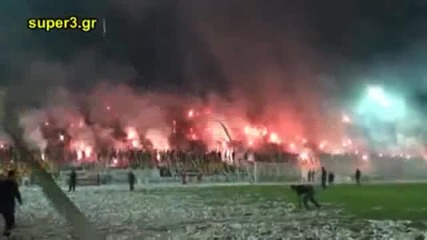 Ултрасите на Арис препълниха стадиона на мача с Бока Хуниорс