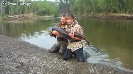 Руснаци залавят риба страхотен екземпляр