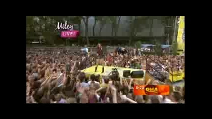 Miley Cyrus - 7 Things (на Живо)