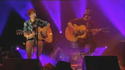 Watch Justin Bieber performing live on Gmtv 