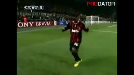 Ronaldinho играе кючек луд смях