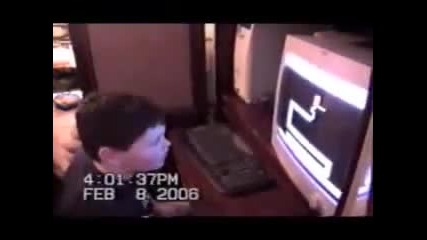 Момче се плаши от играта The Maze