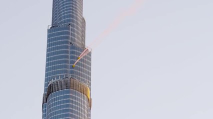 Скок от Най-високата точка на Burj Khalifa