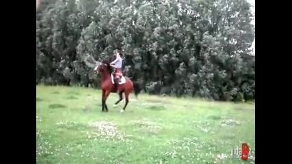 Конче Скача На Въже