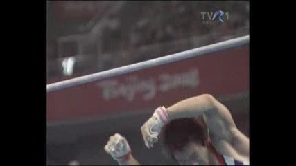 Олимпийски игри Пекин 2008 - Корейски състезател по гимнастика се дъни в съчетание