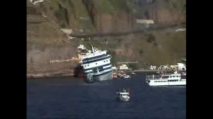 sea diamond simking to santorini (greece)