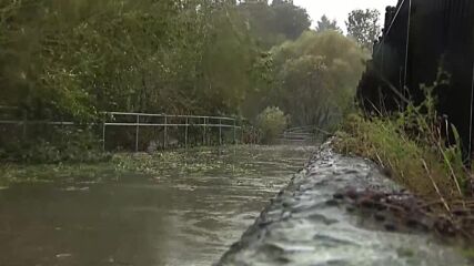 Северна Европа се подготвя за порои и наводнения заради бурята "Бабет" (ВИДЕО)