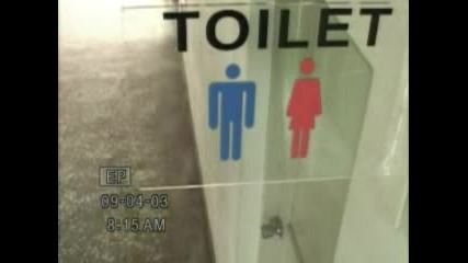 Малко Порно В Тоалетната