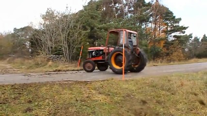 Луд трактор в действие