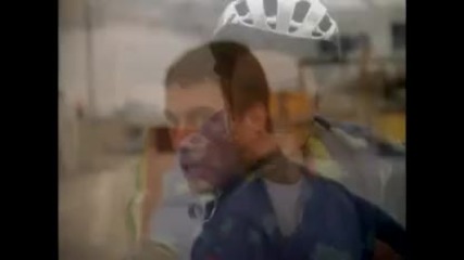 Размазващият екшън трилър Разкатаване (1998)