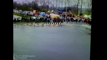 Огромен кораб създава цунами което отнася бубликата наблизо ! 
