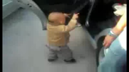 Бебе изухва на хаус музика