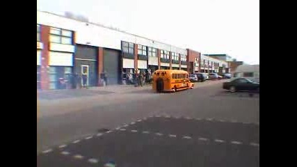 Училищен Автобус С Двигател На Изтребител