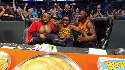 The New Day rock their own announce table as The Bar battle The Usos on SmackDown LIVE: WWE.com Exclusive, Aug. 1, 2018