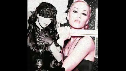 Britney Spears Gwen Stefani - Wind Me A Piece