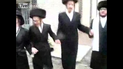 Евреи изгарят Израелско знаме