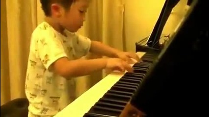 Дете чудо на четири години свири удивително на пиано ! Голям талант !