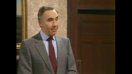 Yes Minister 3 - 7 The Middle - Class Rip - Off 