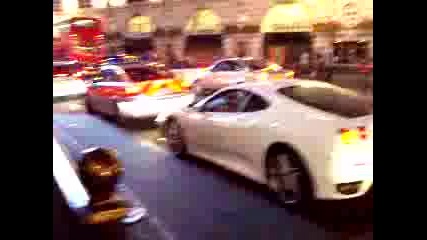 Бяло Ferrari F430