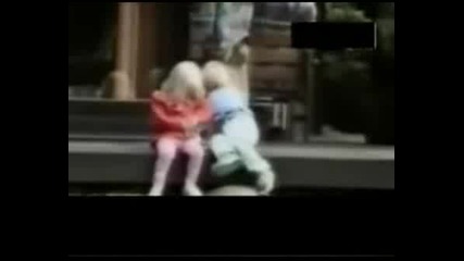 Смях!!Малко Дете Казва Jackass И Се Радва!!:D