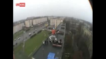 Екстремни Скокове От Покрив - трябва да се види за да се повярва 