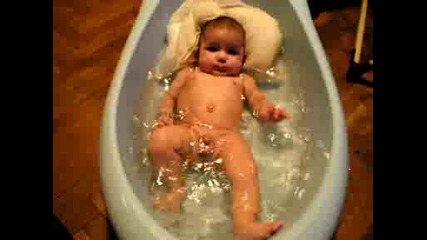 Къпане На Бебе