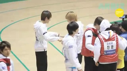 Shinee Taemin plays with Onew @ Idol Sports Competition